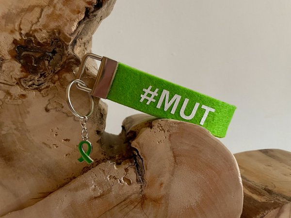 Grüne Schleife, kleiner Anhänger am Schlüsselband "#MUT"